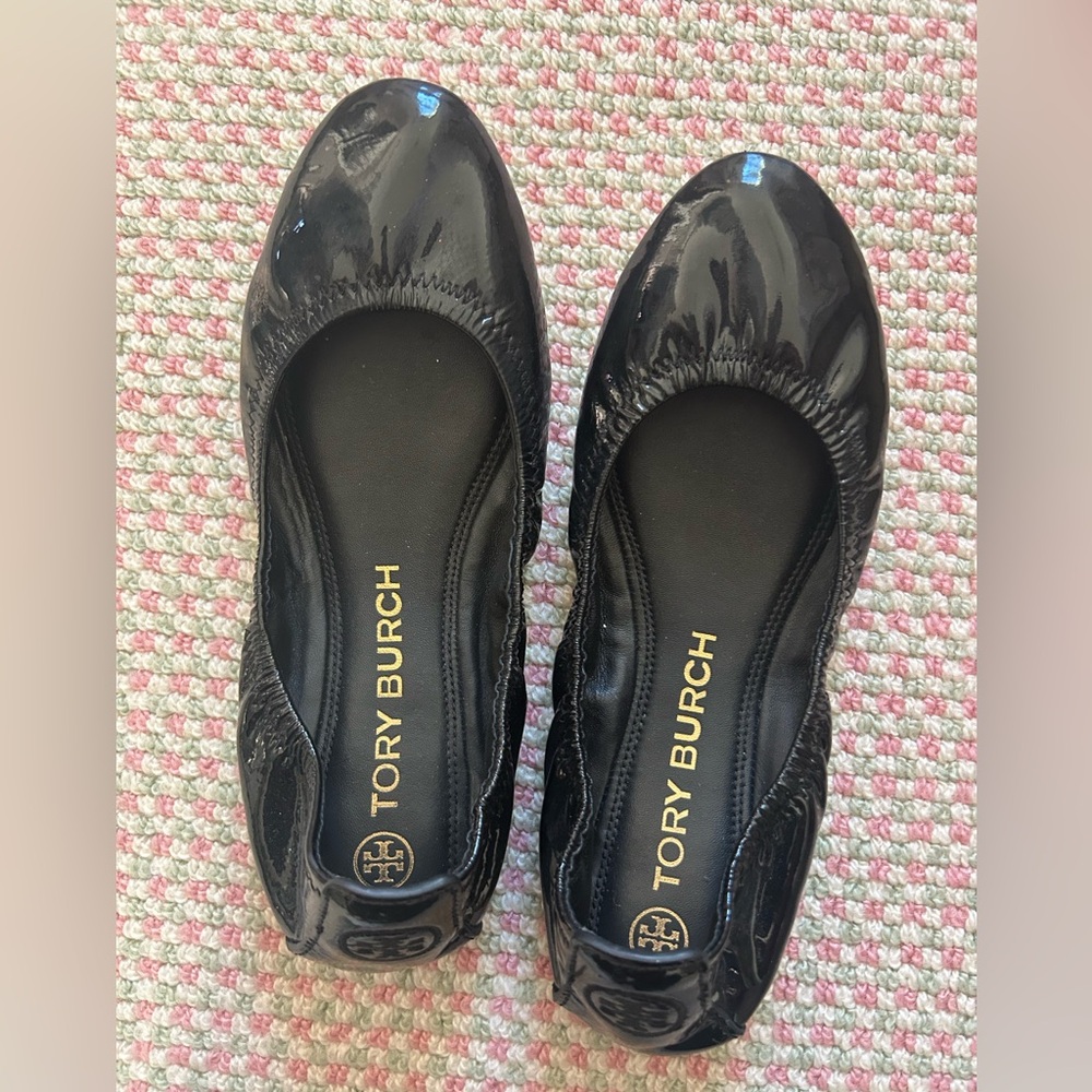 TORY BURCH Black Patent Leather Flats, worn very few times perfect cond, size 7